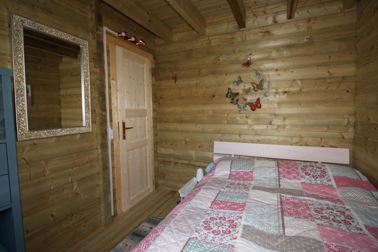 Villa Emilia - Gemuetliches Kinderfreundliches Blockhaus Mit Umzaeuntem Garten 신트 아날란트 외부 사진